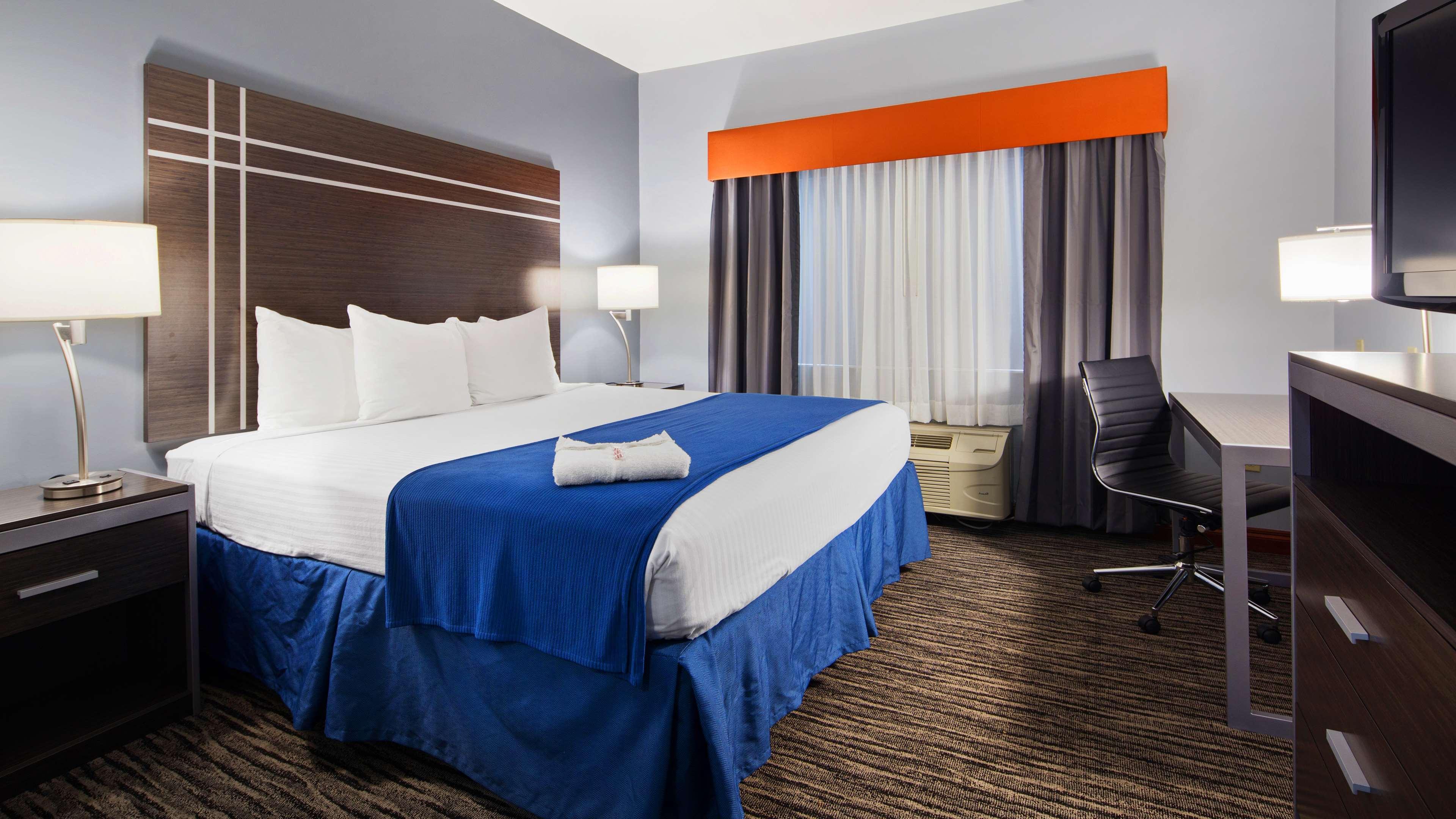 Best Western Elkhart Inn & Suites Екстериор снимка