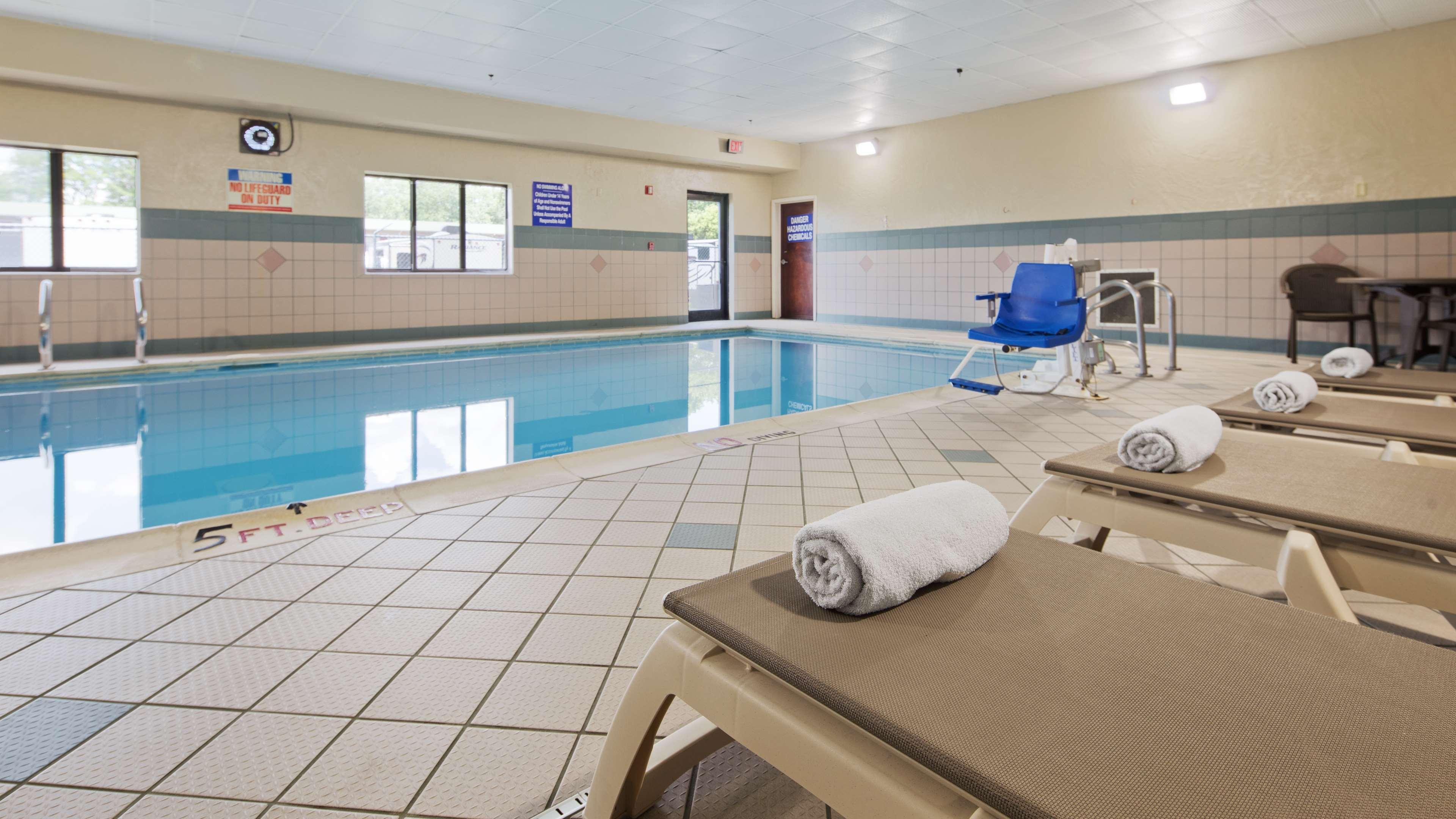 Best Western Elkhart Inn & Suites Екстериор снимка