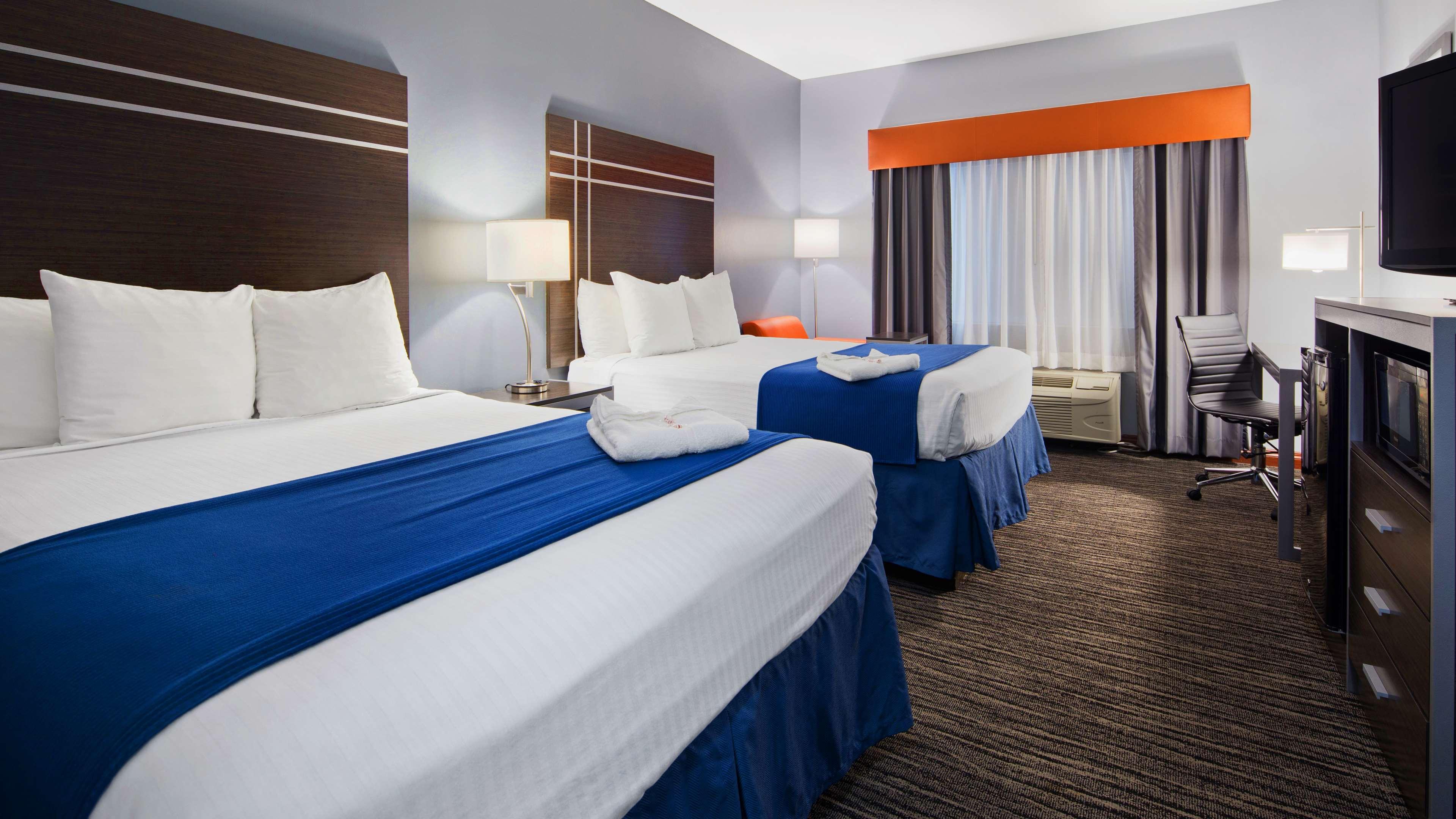 Best Western Elkhart Inn & Suites Екстериор снимка