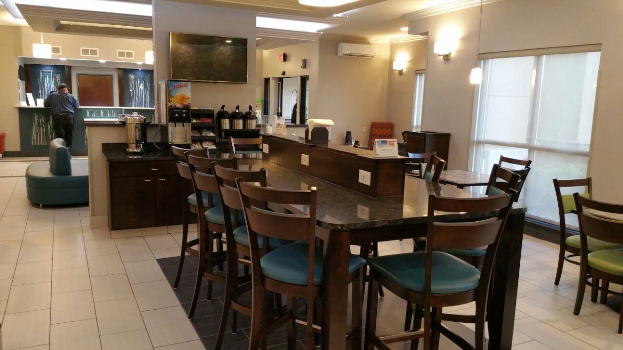Best Western Elkhart Inn & Suites Екстериор снимка