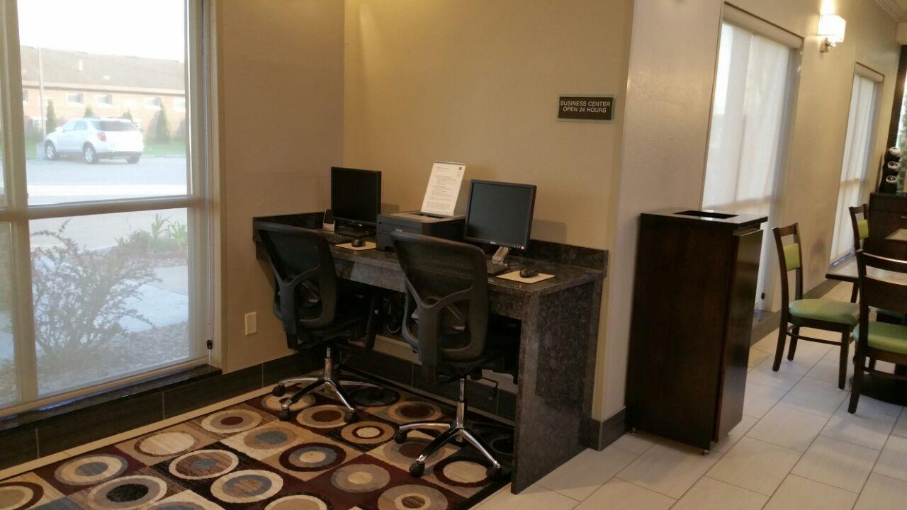 Best Western Elkhart Inn & Suites Екстериор снимка