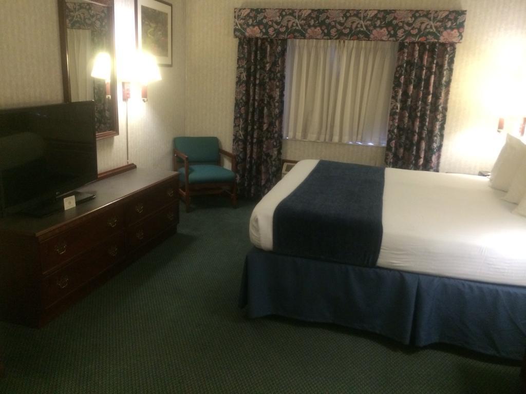 Best Western Elkhart Inn & Suites Екстериор снимка