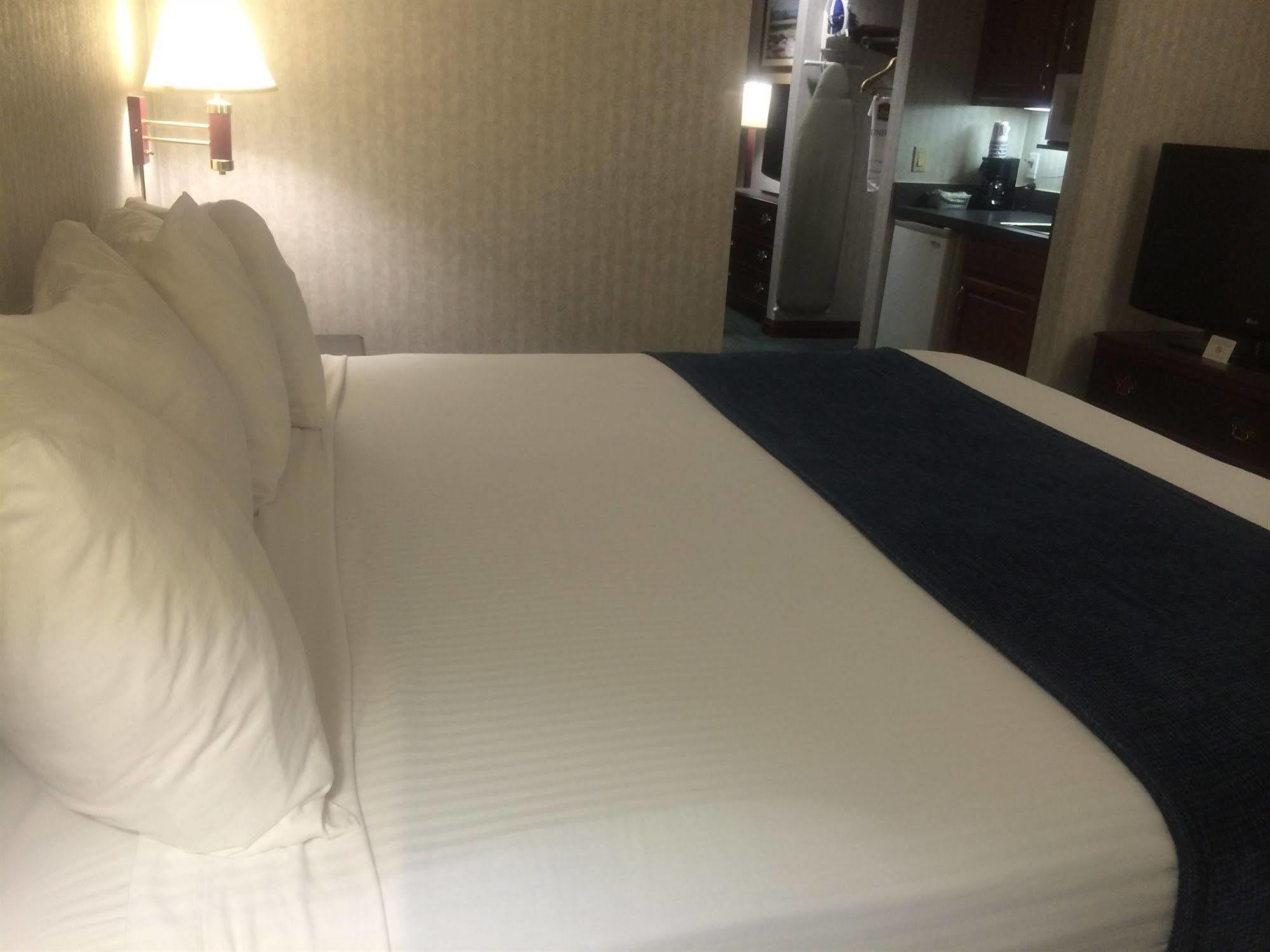 Best Western Elkhart Inn & Suites Екстериор снимка