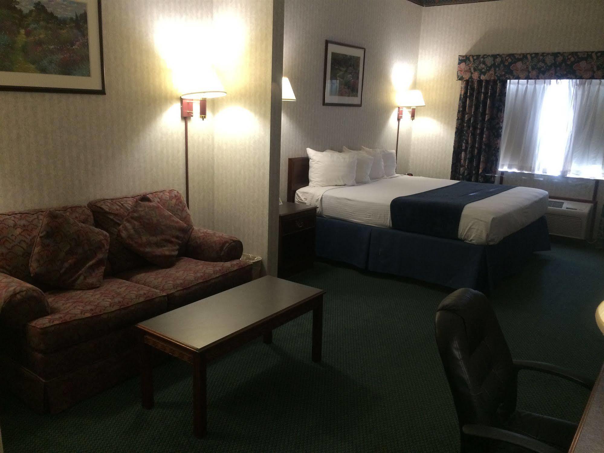 Best Western Elkhart Inn & Suites Екстериор снимка