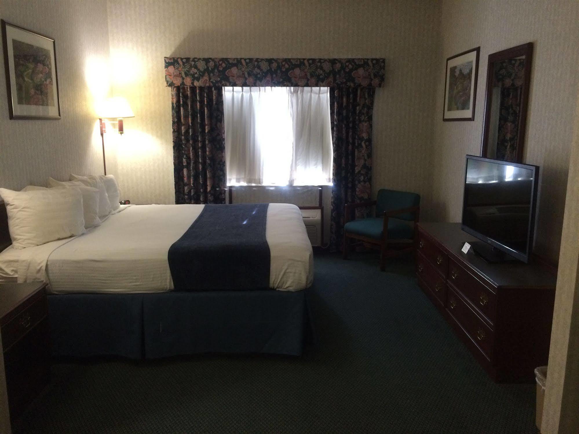 Best Western Elkhart Inn & Suites Екстериор снимка